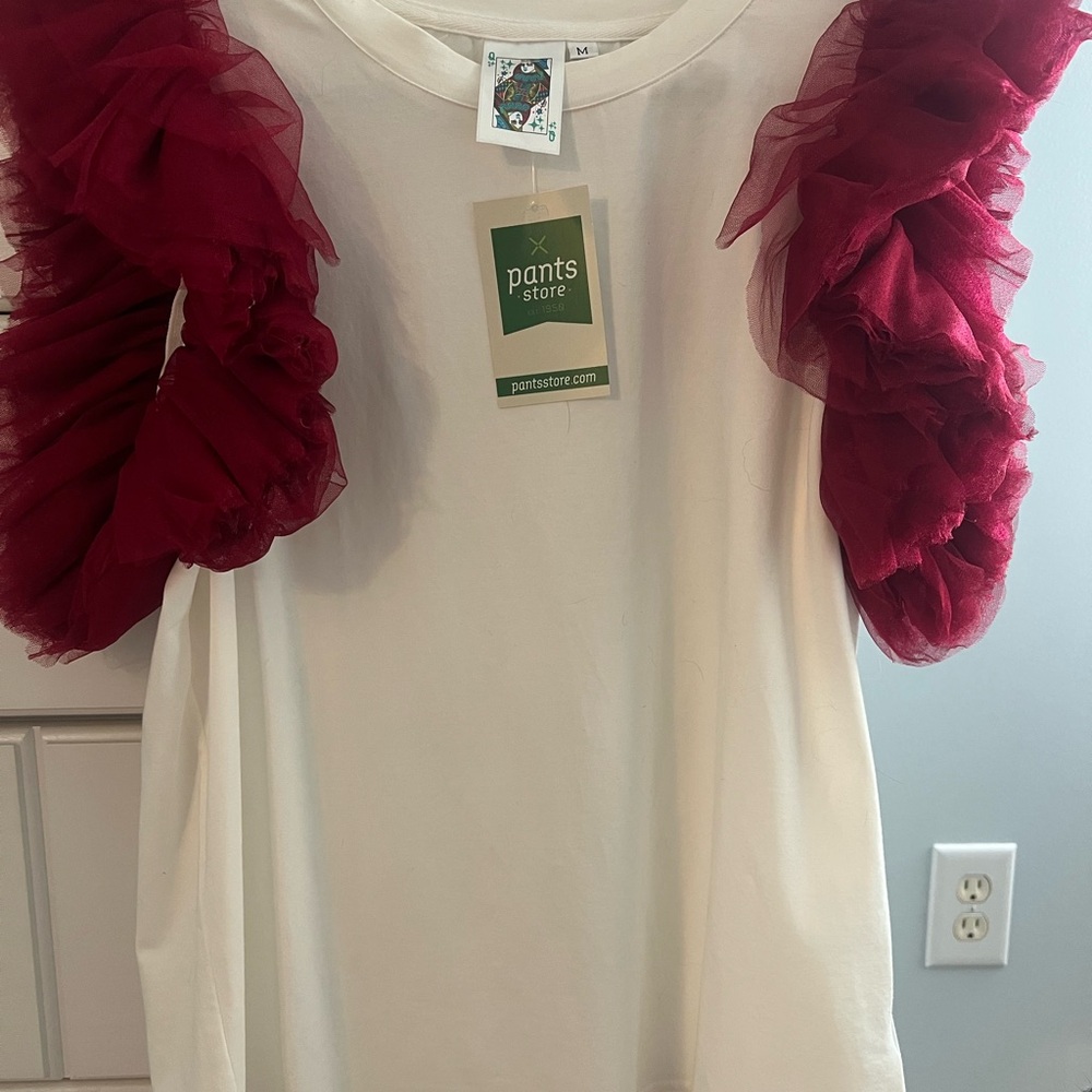 NWT Pants Store (Queen of Hearts) top size Medium